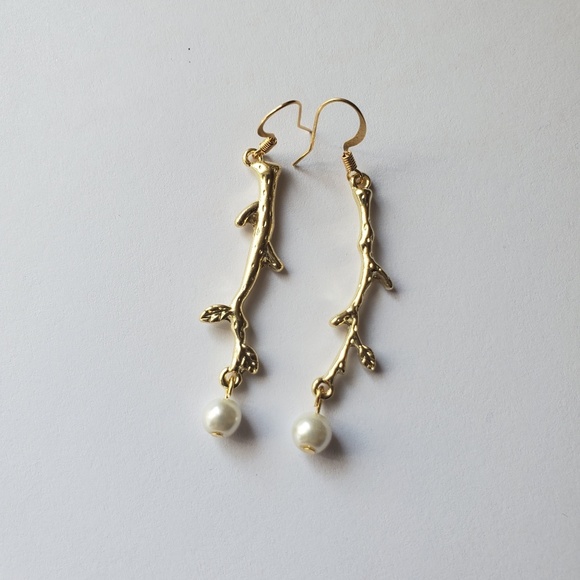 LAST ONE..HANDMADE unique leaf and pearl earrings - Picture 2 of 4